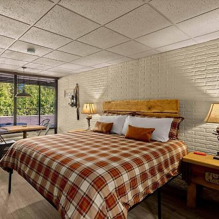 Stonegate Lodge Bed, Wifi, 50In Roku Tv, Salt Water Pool Room #109 Eureka Springs Exterior foto