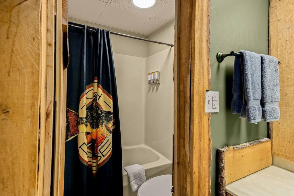 Stonegate Lodge Bed, Wifi, 50In Roku Tv, Salt Water Pool Room #109 Eureka Springs Exterior foto