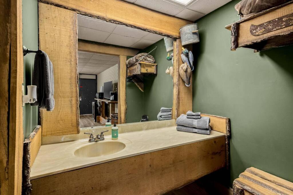 Stonegate Lodge Bed, Wifi, 50In Roku Tv, Salt Water Pool Room #109 Eureka Springs Exterior foto