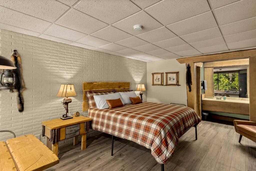 Stonegate Lodge Bed, Wifi, 50In Roku Tv, Salt Water Pool Room #109 Eureka Springs Exterior foto